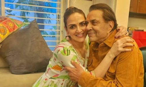 ধর্মেন্দ্রর মৃত্যুর খবরকে গুজব বলে মেয়ের পোস্ট