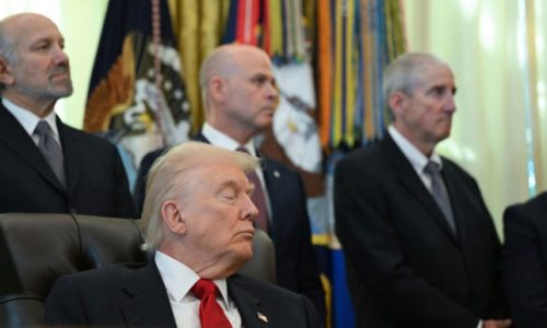 অনুষ্ঠানে ঘুমিয়ে গেলেন ট্রাম্প। ছবি: সংগৃহীত