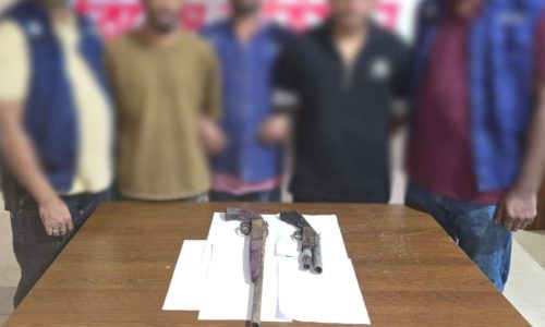 গাড়ির ভেতরে থাকা বিএনপিকর্মী আব্দুল হাকিমকে গুলি করে হত্যা করা হয়