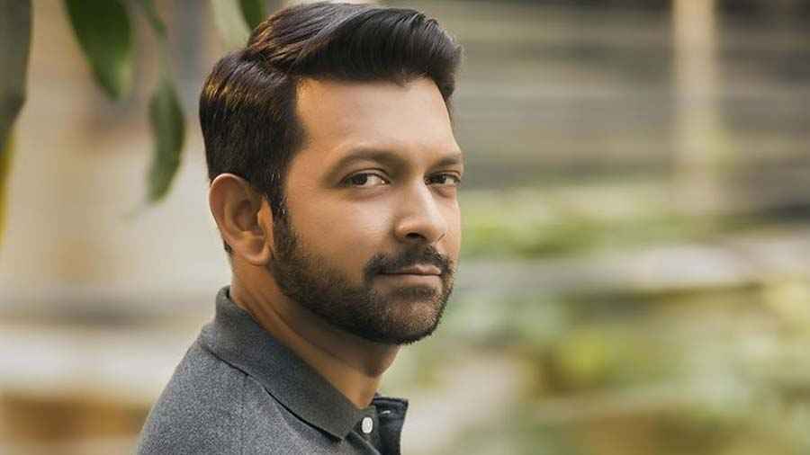 সত্যি কি রাজনীতিতে যোগ দিয়েছেন তাহসান খান