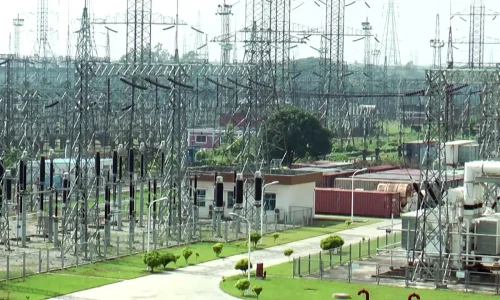 আতঙ্ক ছড়িয়ে পড়ে সাধারণ মানুষের মধ্যে।