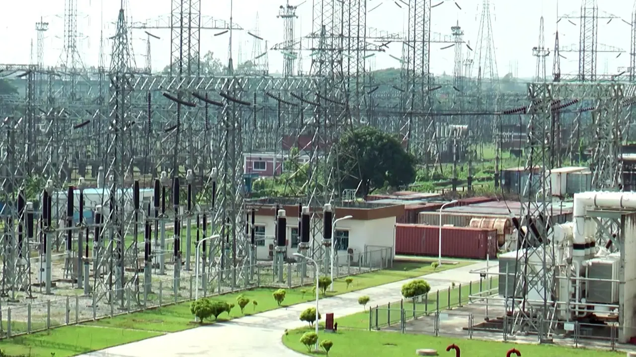 আতঙ্ক ছড়িয়ে পড়ে সাধারণ মানুষের মধ্যে।