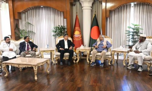 প্রধান উপদেষ্টা অধ্যাপক ড. মুহাম্মদ ইউনূস শনিবার রাষ্ট্রীয় অতিথি ভবন যমুনায় বিএনপি, বাংলাদেশ জামায়াতে ইসলামী ও এনসিপি’র নেতৃবৃন্দের সাথে বৈঠক করেন। ছবি : প্রধান উপদেষ্টার প্রেস উইং