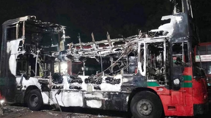 বিআরটিসির ২ বাসে আগুন।ছবি: সংগৃহীত।