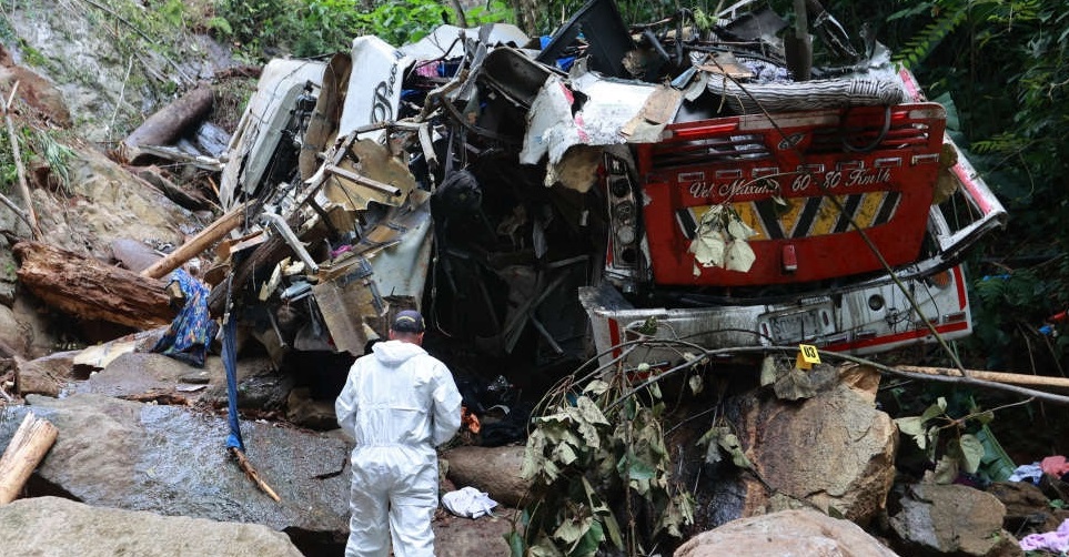 কলম্বিয়ায় স্কুলবাস দুর্ঘটনায় নিহত ১৭, আহত ২০। ছবি: সংগৃহীত