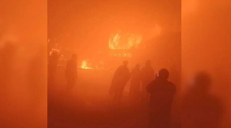 ভারতের দিল্লি-আগ্রা এক্সপ্রেসওয়ের মাথুরাতে ভয়াবহ সড়ক দুর্ঘটনা