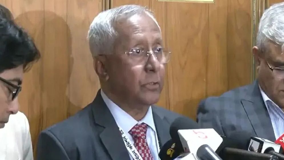 নির্বাচন কমিশনের (ইসি) সিনিয়র সচিব আখতার আহমেদ। ছবি: সংগৃহীত।