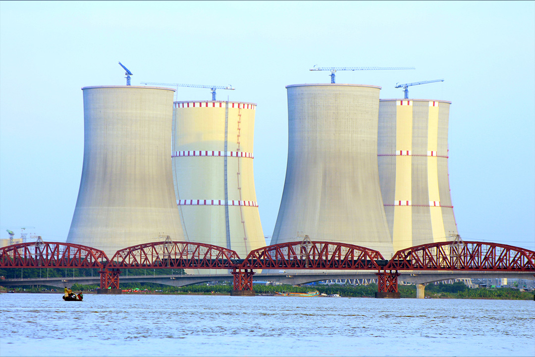 রূপপুর পারমাণবিক বিদ্যুৎকেন্দ্রে ৫২১ জন নিয়োগ রূপপুর পারমাণবিক বিদ্যুৎকেন্দ্রে লোকবল নিয়োগের বিজ্ঞপ্তি প্রকাশ করেছে নিউক্লিয়ার পাওয়ার প্ল্যান্ট কোম্পানি বাংলাদেশ লিমিটেড (এনপিসিবিএল)। ভিন্ন ভিন্ন তিনটি নিয়োগ বিজ্ঞপ্তিতে বিভিন্ন বিভাগে ৬ষ্ঠ থেকে ১৯তম গ্রেডে মোট ৫২১ জনকে নিয়োগ দেওয়া হবে। এই নিয়োগে প্রকৌশলী, মেডিক্যাল অফিসার, সাইকোলজিস্ট, নিরাপত্তা কর্মী, ফায়ার সার্ভিস সদস্য থেকে শুরু করে টেকনিক্যাল ও সহায়ক স্টাফ বিভিন্ন স্তরের চাকরির সুযোগ রয়েছে। পদের নাম ও পদ সংখ্যা অন-সাইট ফায়ার স্টেশন বিভাগ ১. উপব্যবস্থাপক (ফায়ার স্টেশন)-০১ ২. সহকারী ব্যবস্থাপক (ফায়ার স্টেশন)-০১ ৩. সিনিয়র ফায়ার অফিসার-০১ ৪. ফায়ার সুপারভাইজার-০৪ ৫. ফায়ার লিডার-০৫ ৬. সিনিয়র ফায়ার ফাইটার-১২ নিরাপত্তা ও শারীরিক সুরক্ষা সেবা বিভাগ ৭. ইন্সপেক্টর (এনপিপি স্টেশন সিকিউরিটি পেট্রল এক্সামিনেশন)-০৫ ৮. ভেহিকেল ইন্সপেক্টর-০১ ০৯. জুনিয়র সিকিউরিটি ইন্সপেক্টর-৬০ ১০. জুনিয়র সিকিউরিটি সুপারভাইজার-৫০ ১১. সিকিউরিটি অ্যাটেনডেন্ট-১৪৫ মনোবিজ্ঞানী ও মেডিক্যাল অফিসার ১২. ডেপুটি ম্যানেজার (সাইকোলজি)-০১ ১৩. সিনিয়র অ্যাসিস্ট্যান্ট ম্যানেজার (সাইকোলজি)-০৩ বিভিন্ন বিষয়/বিভাগের কর্মকর্তা ১৪. মেডিক্যাল অফিসার-০৩ ১৫. সহকারী ব্যবস্থাপক- বিভাগ ও পদসংখ্যা: ইলেকট্রিক্যাল–০৭ ইলেকট্রনিকস–১১ কেমিস্ট্রি-০৮ ১৬. উপসহকারী প্রকৌশলী (ইলেকট্রনিকস)-০৩ ১৭. উপসহকারী ব্যবস্থাপক (সামাজিক ও পরিবেশ ইউনিট)-০৩ বিভিন্ন বিষয়/বিভাগের বিশেষায়িত টেকনিক্যাল স্টাফ ১৮. অ্যাসিস্ট্যান্ট ক্রেন অপারেটর-০৪ ১৯. জুনিয়র অ্যাসিস্ট্যান্ট ক্রেন অপারেটর-০৪ ২০. ট্রেইলার/ফর্কলিফট অপারেটর- ০২ ২১. জুনিয়র টেকনিশিয়ান (ওয়েল্ডিং)- ০৫ ২২. মিলিং মেশিন অপারেটর-০৩ ২৩. পলিশার-০১ ২৪. রিগার- ১০ বিভিন্ন বিষয়/বিভাগের টেকনিক্যাল স্টাফ ২৫. টেকনিশিয়ান/ফিটার-২১ ২৬. জুনিয়র টেকনিশিয়ান বিভাগ ও পদসংখ্যা: ইলেকট্রনিকস–০৪ কুলিং অ্যান্ড এয়ারকন্ডিশনিং–০৩ মেকানিক্যাল–০৭ ফিজিকস/কেমিস্ট্রি (ল্যাব)–১১ ডিকনটামিনেশন স্টাফ ২৭. ডিকনটামিনেশন অ্যাটেনডেন্ট (ইকুইপমেন্ট ডিকনটামিনেশন অ্যাটেনডেন্ট/ প্রিমিসেস ডিকনটামিনেশন অ্যাটেনডেন্ট/স্যানিটারি এয়ারলক অ্যাটেনডেন্ট। অ্যাকটিভ লন্ড্রি অ্যাটেনডেন্ট)-১৯ নিরাপত্তা ও শারীরিক সুরক্ষা সেবা বিভাগ ২৮. প্রকৌশলী বিভাগ ও পদসংখ্যা: সার্ভার–০৪ কোয়ালিটি–০১ সফটওয়্যার/ প্রোগ্রামিং–০১ সাইবার সিকিউরিটি–০১ ইলেকট্রনিকস–১০ ২৯. সিনিয়র উপসহকারী প্রকৌশলী বিভাগ ও পদসংখ্যা: অ্যাকসেস কন্ট্রোল অ্যান্ড সিকিউরিটি অ্যালার্ম–০১ ইলেকট্রনিক মেইনটেন্যান্স–০১ ৩০. উপসহকারী প্রকৌশলী বিভাগ ও পদসংখ্যা: অ্যাকসেস কন্ট্রোল অ্যান্ড সিকিউরিটি অ্যালার্ম-১৫ অপটিক্যাল অ্যান্ড ইলেকট্রনিক অবজারভেশন সিস্টেম–১৫ ইলেকট্রনিক মেইনটেন্যান্স–০৩ সাইবার সিকিউরিটি অ্যানালিস্ট–০৫ ৩১. উপসহকারী ব্যবস্থাপক (সিকিউরিটি অ্যানালাইসিস)-০২ ৩২. টেকনিক্যাল অ্যাটেনডেন্ট বিভাগ ও পদসংখ্যা: ওয়্যার হাউসম্যান–০১ রেকর্ডকিপার–০১ ৩৩. জুনিয়র টেকনিক্যাল এ্যাটেনডেন্ট-০৩ অন-সাইট ফায়ার স্টেশন বিভাগ ৩৪. ফায়ার অফিসার-০১ ৩৫. অগ্নিনির্বাপক গাড়িচালক-১০ ৩৬. ফায়ার ফাইটার-২৩ ৩৭. মেকানিক-০১ ৩৮. ওয়ার্কশপ হেলপার-০১ ৩৯. অটো ইলেকট্রিশিয়ান-০১ ৪০. হোজ রিপেয়ারার-০১ ৪১. টায়ারম্যান-০১ বেতন কাঠামো নিয়োগপ্রাপ্তদের বেতন গ্রেডভিত্তিক হবে। সর্বোচ্চ বেতন: ৮৪,০০০ টাকা (গ্রেড-৬) সর্বনিম্ন বেতন: ১৭,৪০০ টাকা (গ্রেড-১৯) এর সঙ্গে সরকারি বিধি অনুযায়ী অন্যান্য সুযোগ-সুবিধাও প্রযোজ্য হবে। আবেদন প্রক্রিয়া আগ্রহী প্রার্থীরা অনলাইনে আবেদন করতে এই ওয়েবসাইটে ক্লিক করুন এবং নিয়োগ সংক্রান্ত বিস্তারিত যোগ্যতা, শর্ত ও নির্দেশনার জন্য ভিজিট করুন: www.rooppurnpp.gov.bd অথবা https://npcbl.gov.bd এই লিংকগুলোতে। আবেদনের শেষ তারিখ ছবি: সংগৃহীত।