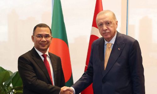 স্হানীয় সময় মঙ্গলবার সন্ধ্যায় নিউইয়র্কে প্রধানমন্ত্রী তারেক রহমানের সঙ্গে তুরস্কের প্রেসিডেন্ট রিসেপ তাইয়্যিপ এরদোগানের বৈঠক হয়। ছবি: পিএমও